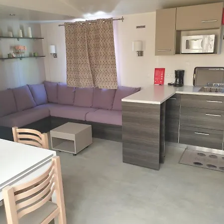 Louons Ensemble אתר קמפינג